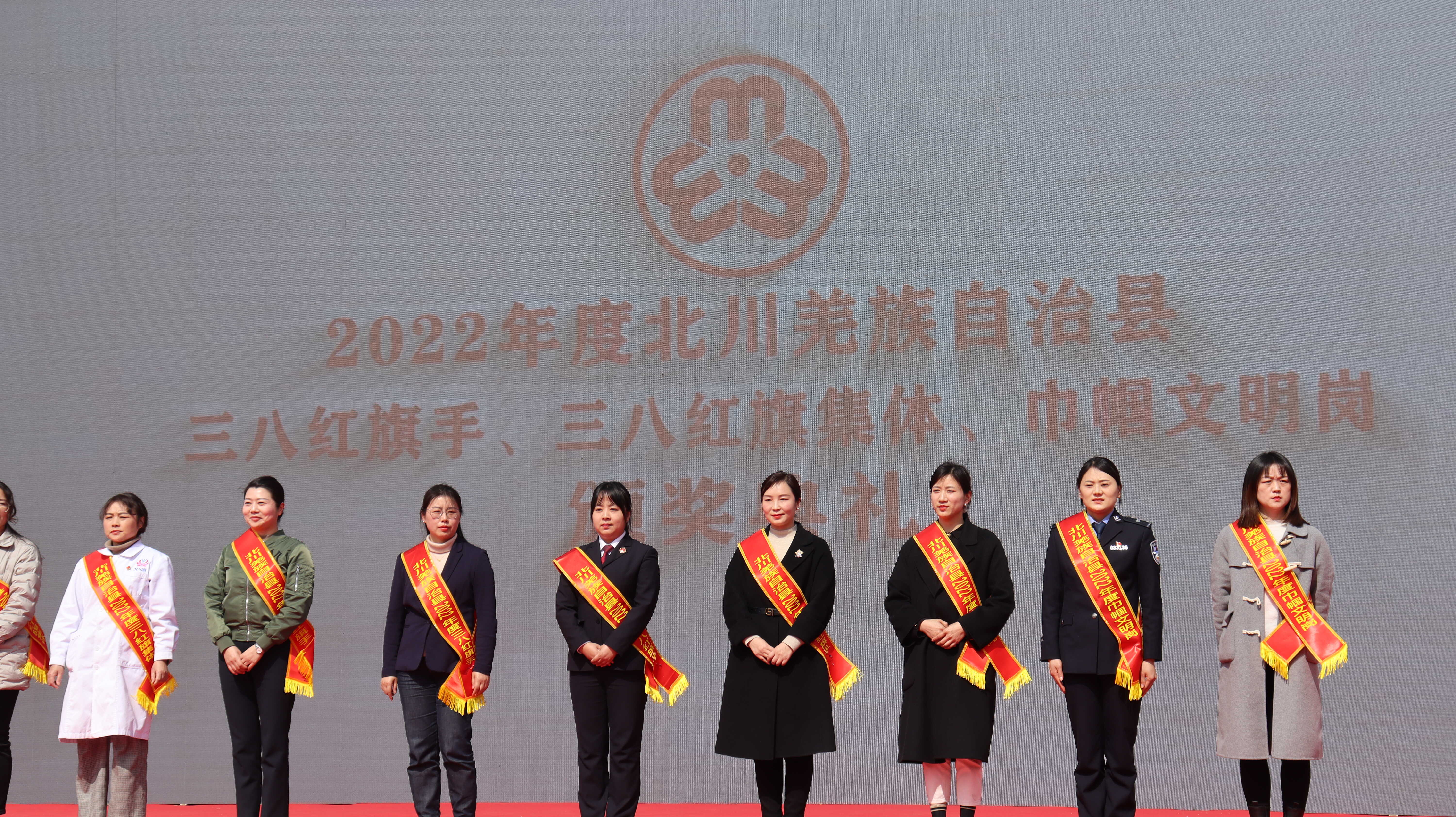 �����˸�Ů������֮��,����Ǽ��������������Ժ��һ��첿�ɾ��ŵ��ٻ��ء����˺����֡������ƺš�